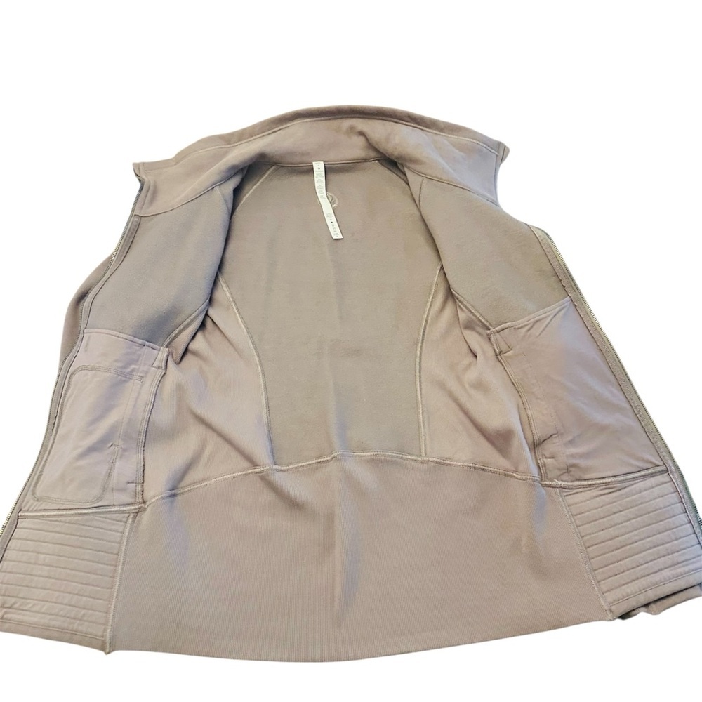 Lululemon Zip Up Radiant II Jacket Violet Verbena Womens M NWT EXPIRED COLOR! - Picture 7 of 12